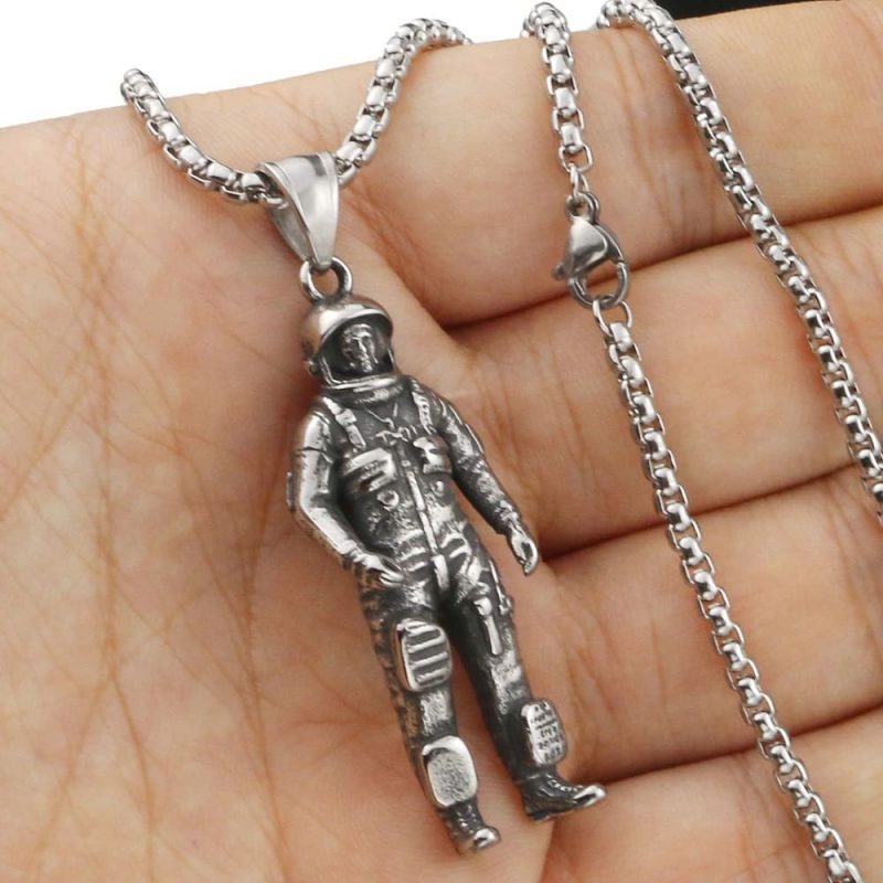 collier astronaute acier