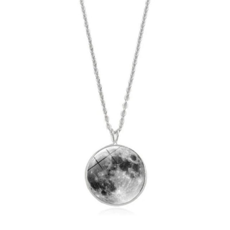 collier lune fluorescent