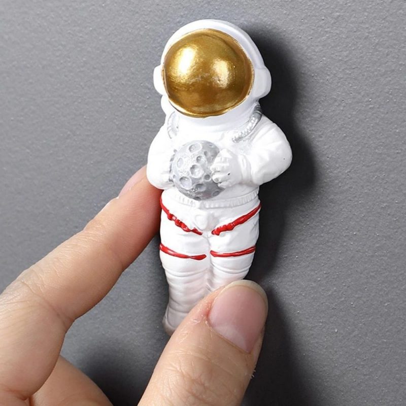 crochet mural en forme d astronaute