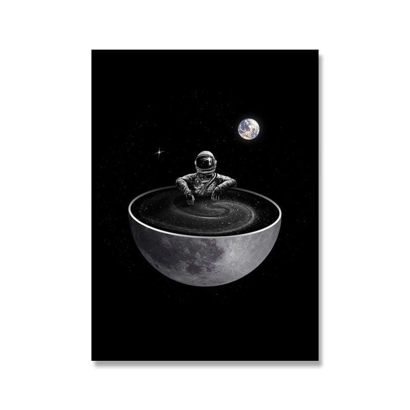 poster astronaute prenant unbain dans une demi lune